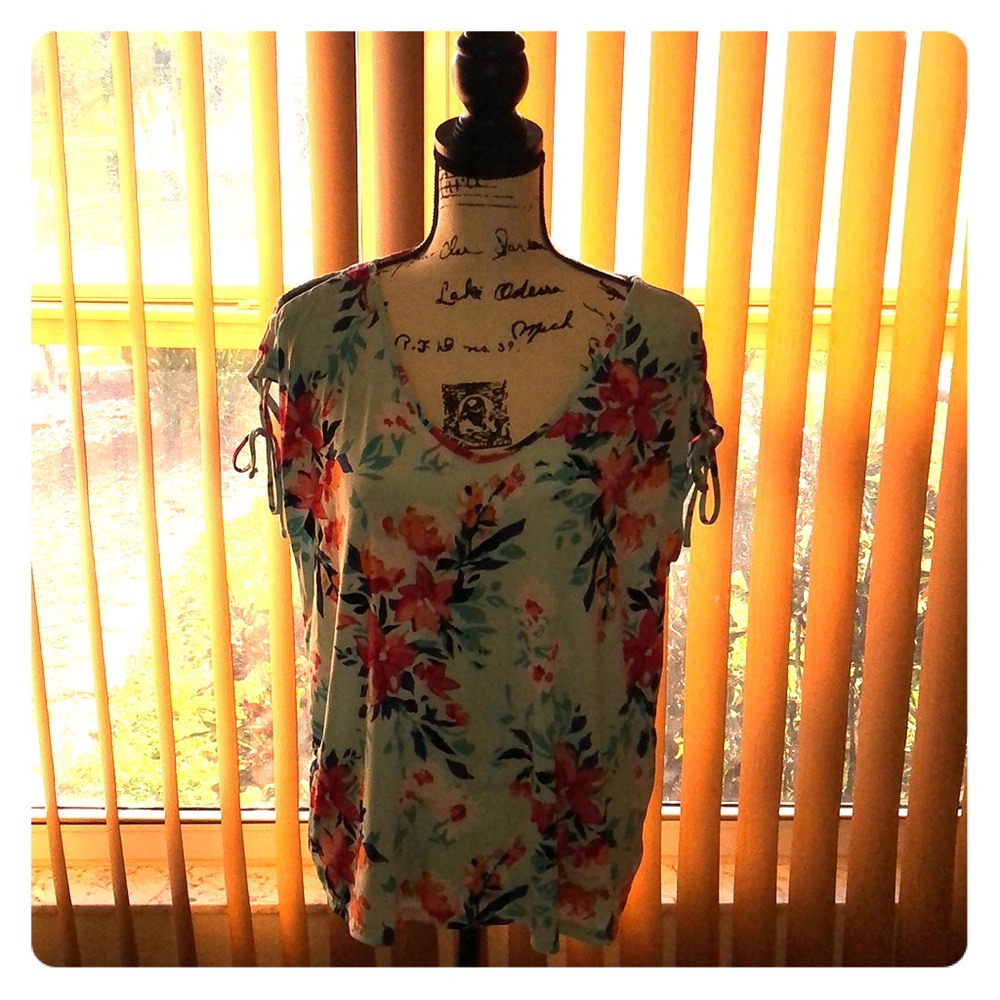 NWOT, New Ava & Grace blouse